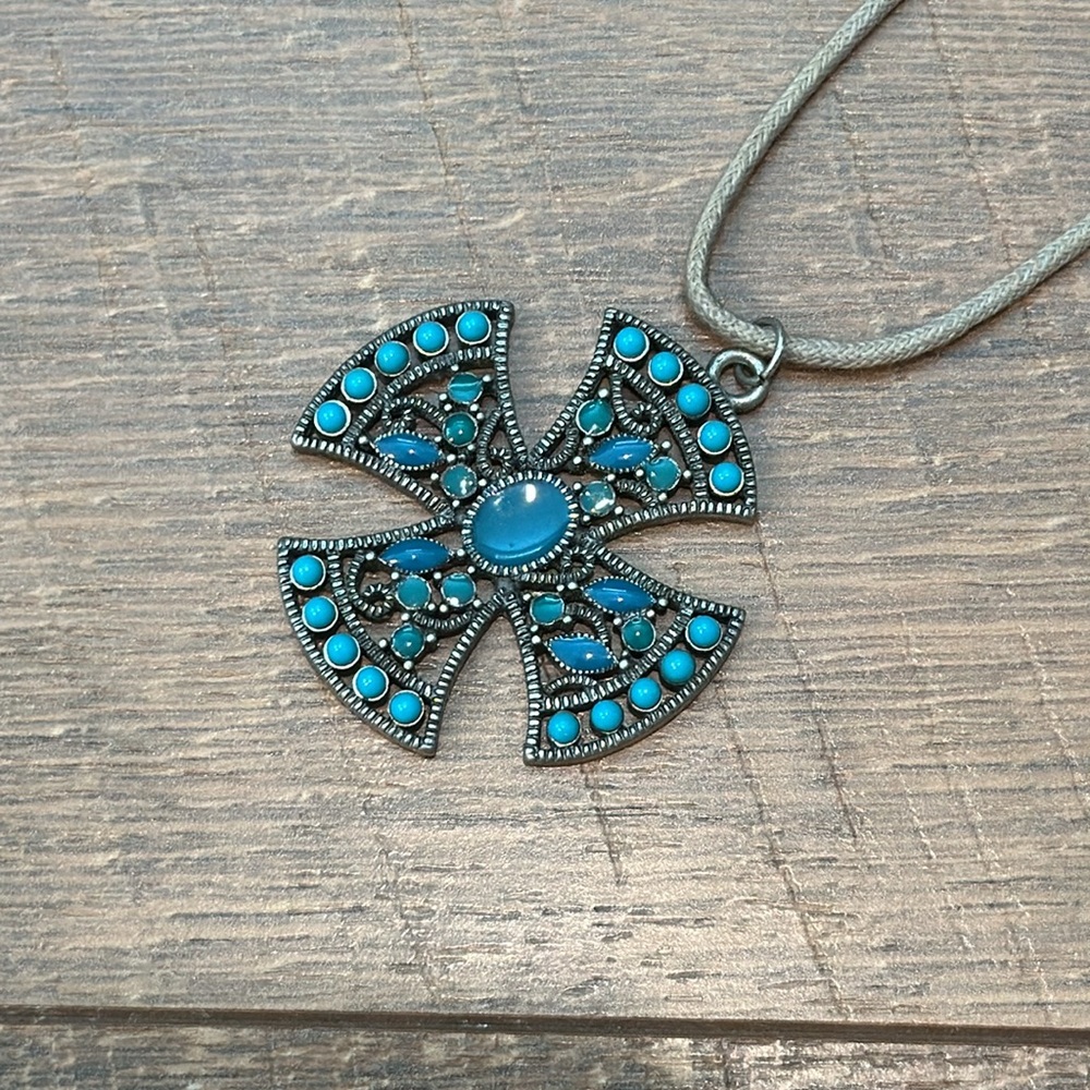Turquoise Beaded Pendent Necklace